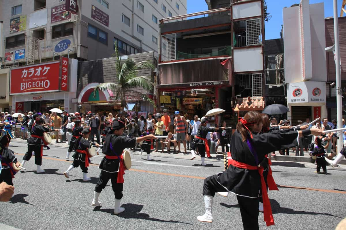 見ごたえがある「那覇一万人のエイサー踊り隊」