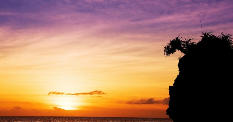 圧巻の夕日や満点の星空に感動！宿泊におすすめの沖縄離島